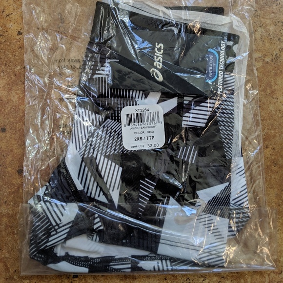Asics Geometric Team Short NWT - Picture 3 of 5
